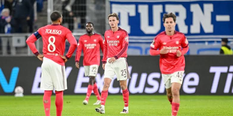 PSG vs Lyon Ditunda